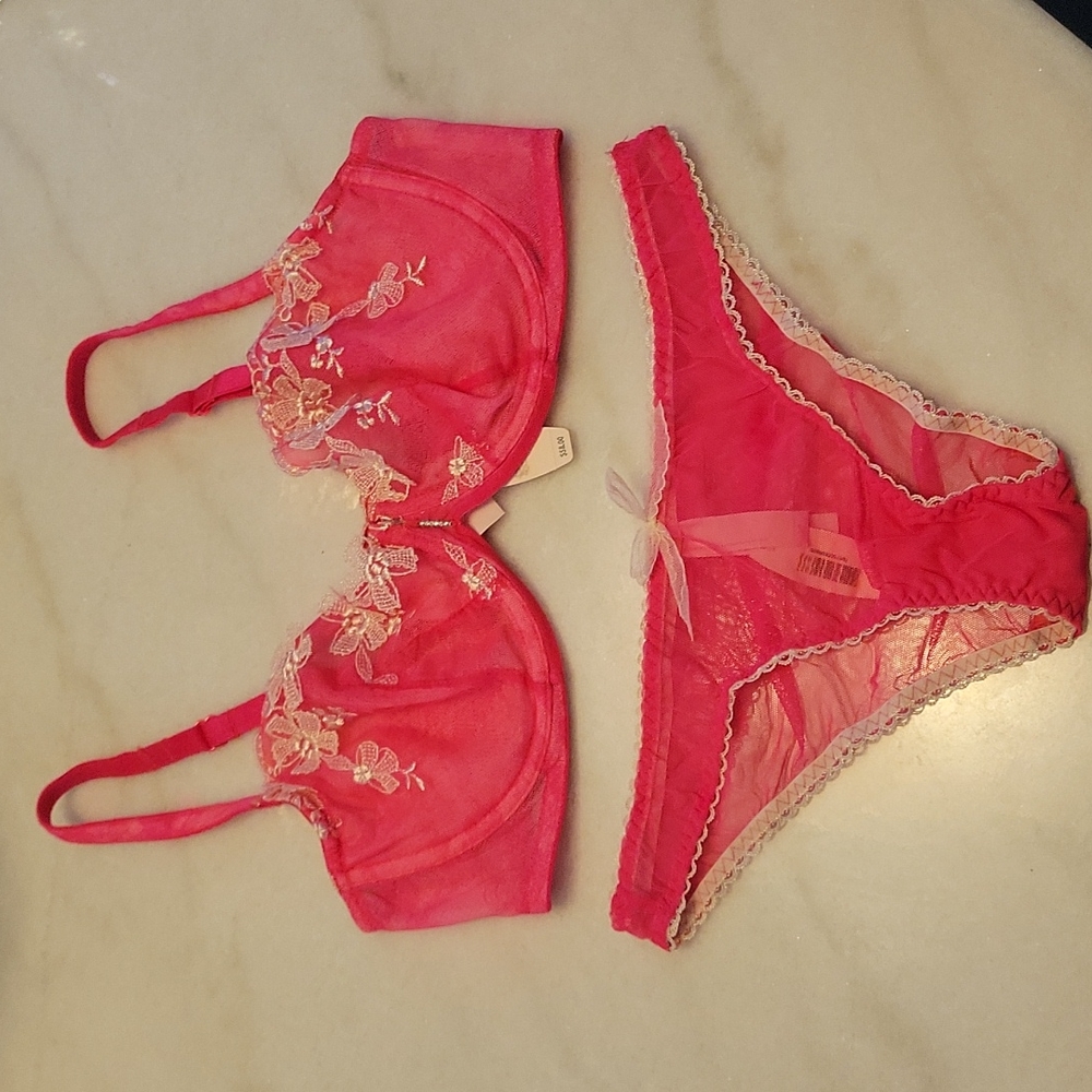 36C Victoria Secret push-up without padding bra and panty (size small)
